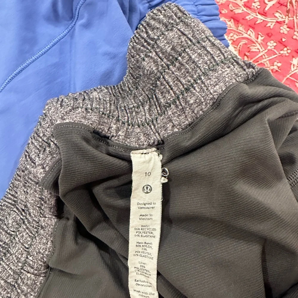 LuLulemon Hotty Hot Highrise Shorts 4 inch - Picture 4 of 4